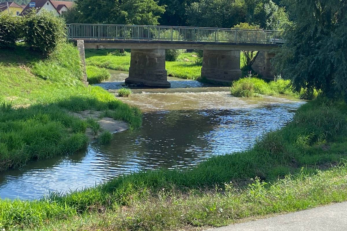 Reiche Ebrach mit Bruecke